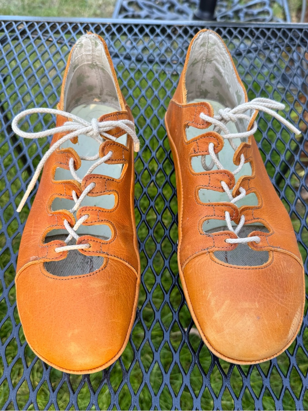 El Naturalista Women's Leather Lace-Up Flats. Size 40
